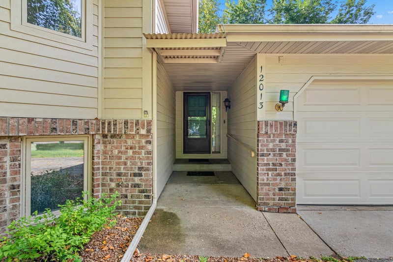 12013 Summerset Ln, Burnsville, MN 55337