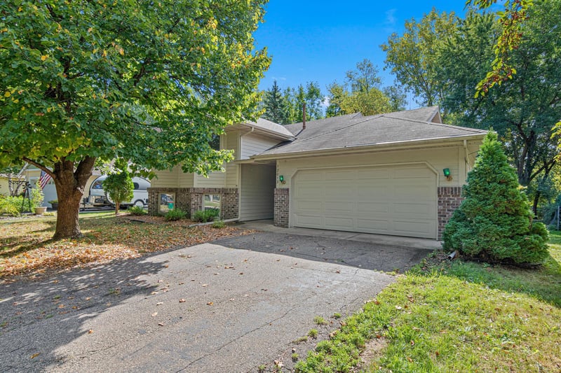 12013 Summerset Ln, Burnsville, MN 55337