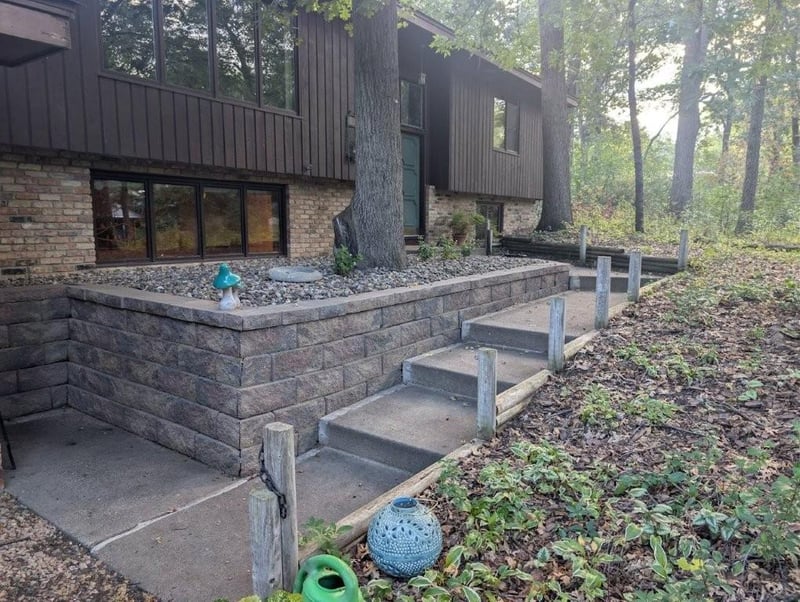 185 Bevins Ln, Mahtomedi, MN 55115