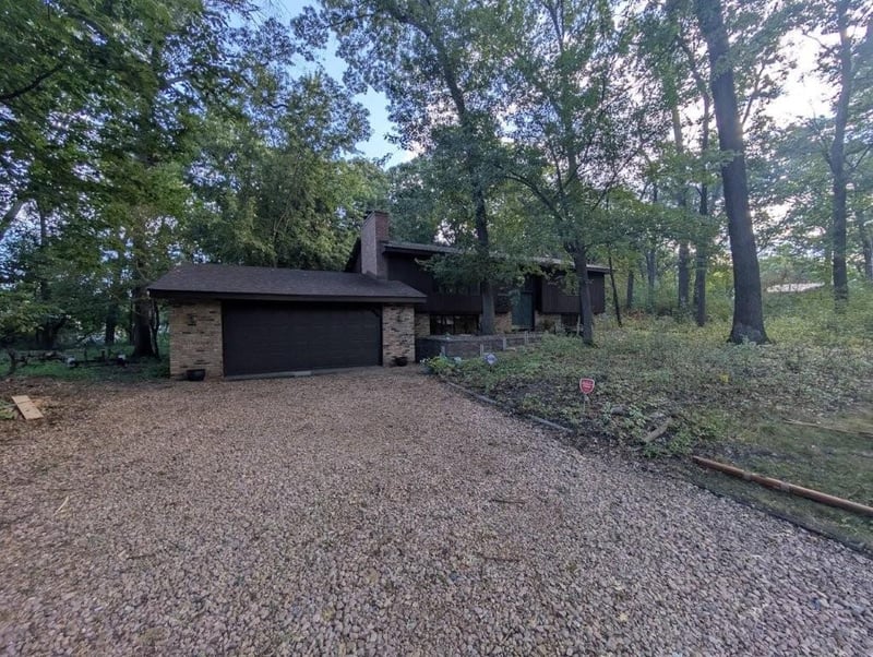 185 Bevins Ln, Mahtomedi, MN 55115