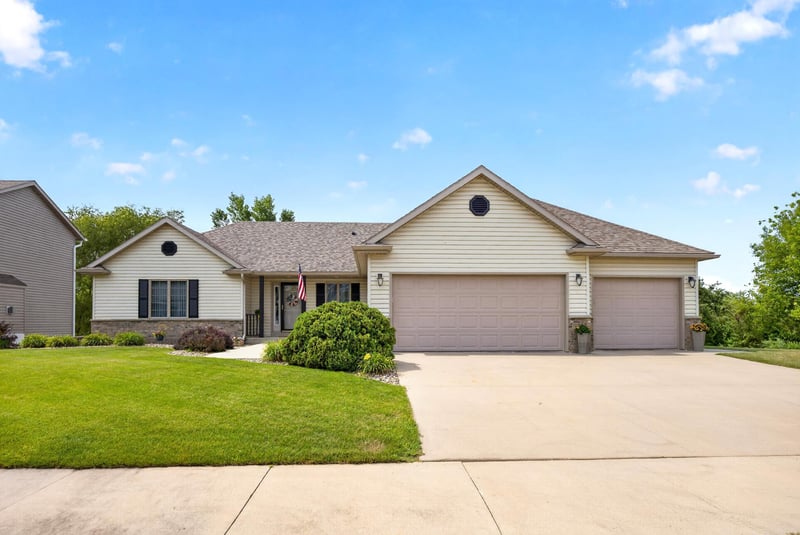 5296 Florence Dr NW, Rochester, MN 55901