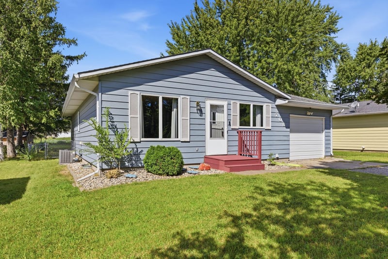 708 California St NW, Hutchinson, MN 55350