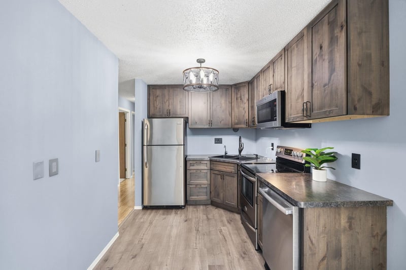 708 California St NW, Hutchinson, MN 55350