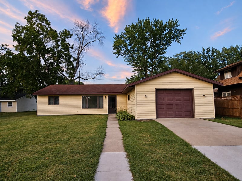360 Elm St S, Prescott, WI 54021