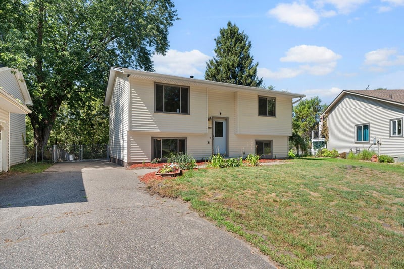 10560 Unity St NW, Coon Rapids, MN 55433