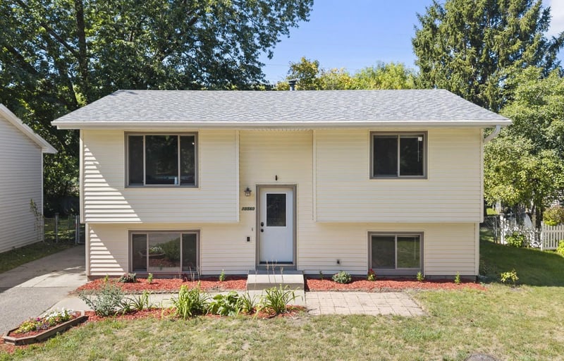10560 Unity St NW, Coon Rapids, MN 55433