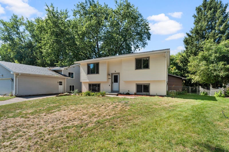 10560 Unity St NW, Coon Rapids, MN 55433