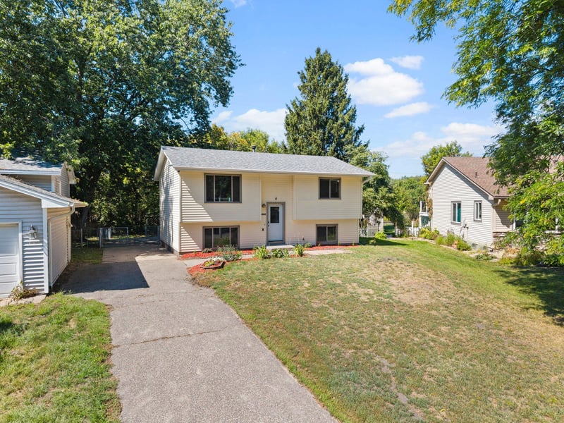 10560 Unity St NW, Coon Rapids, MN 55433