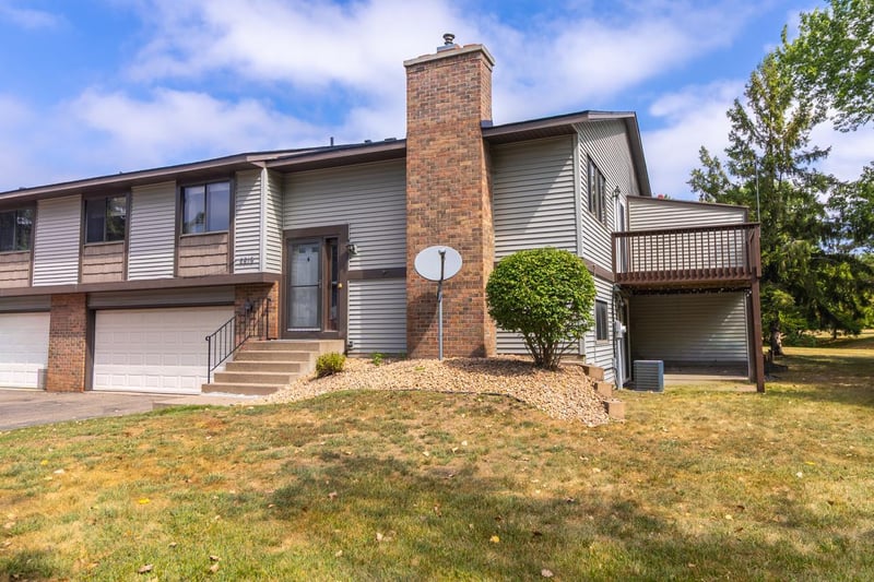 2819 Wimbledon Rg, Woodbury, MN 55125