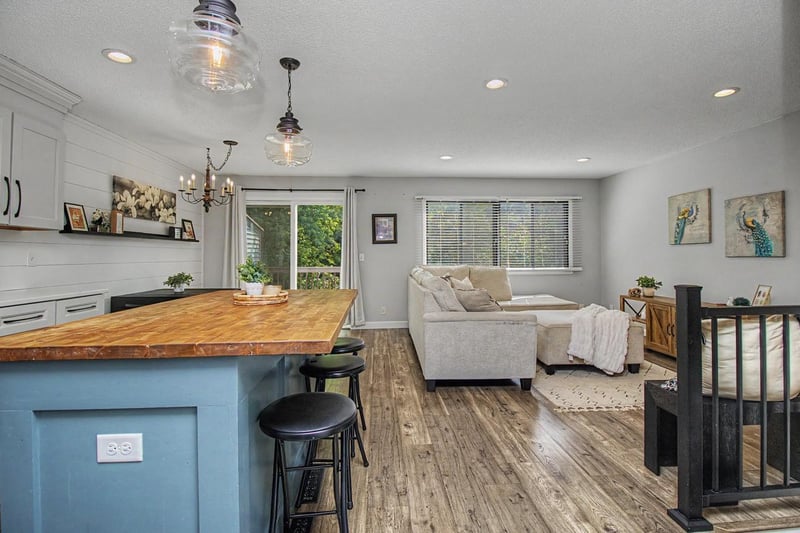 2819 Wimbledon Rg, Woodbury, MN 55125