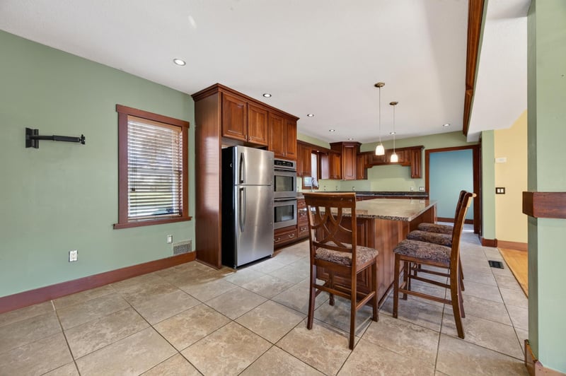 1498 Hazelwood St, Saint Paul, MN 55106