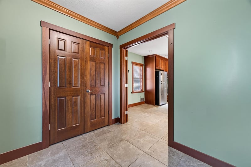 1498 Hazelwood St, Saint Paul, MN 55106