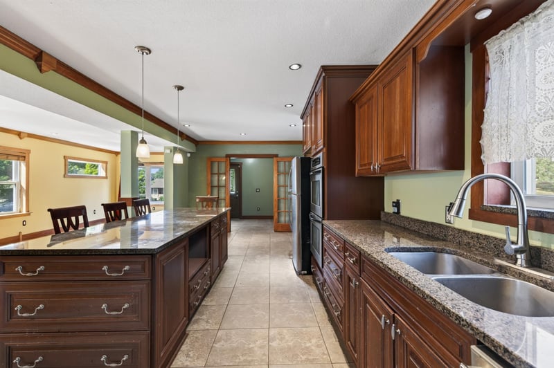 1498 Hazelwood St, Saint Paul, MN 55106