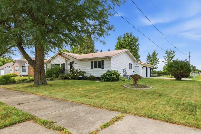 201 White St S, Comfrey, MN 56019