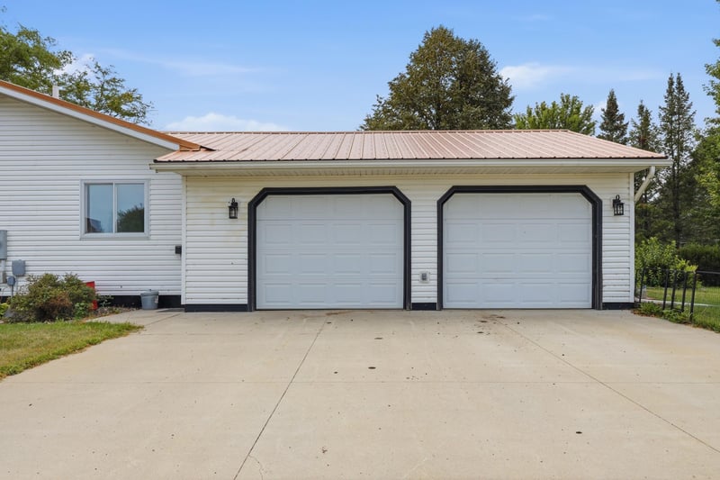 201 White St S, Comfrey, MN 56019