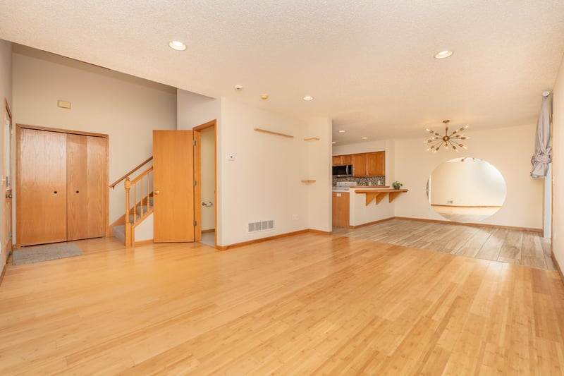 15570 Finch Ave, Apple Valley, MN 55124