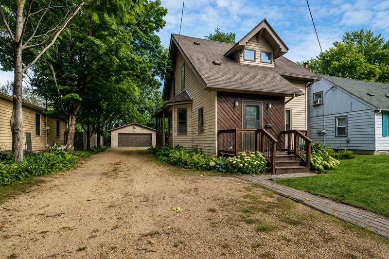 1008 Quincy St, North Mankato, MN 56003