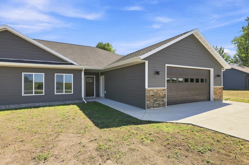 6001 6th St #B, Lake Park, MN 56554