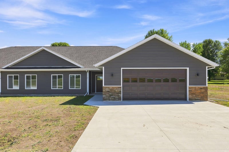 6001 6th St #B, Lake Park, MN 56554