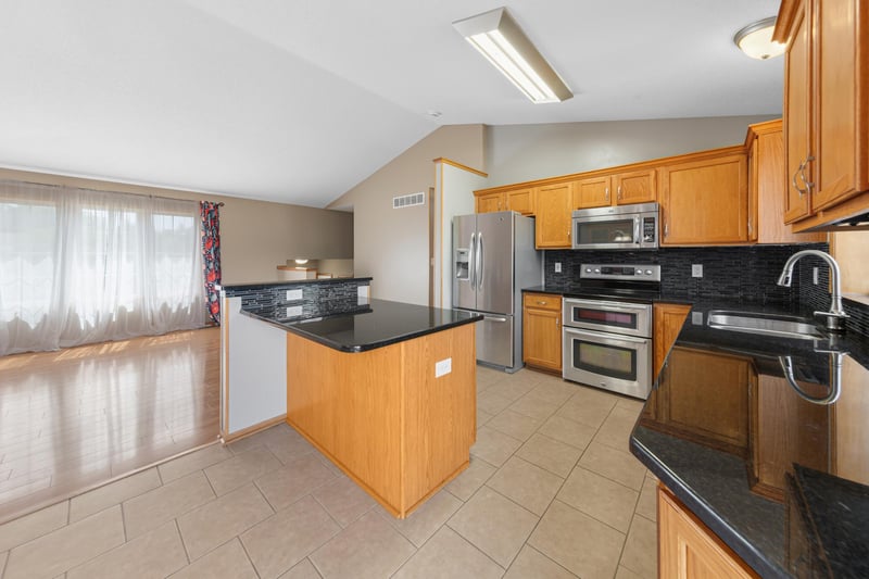 4 Lillie Ln SE, Pine Island, MN 55963