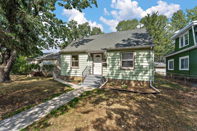 1077 Blair Ave, Saint Paul, MN 55104