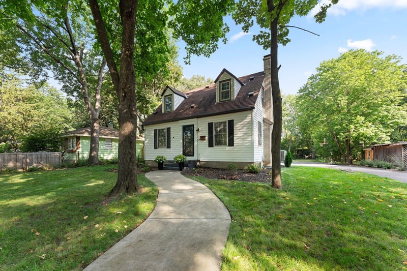 2757 Sherwood Rd, Mounds View, MN 55112