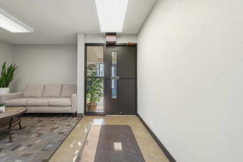 152 E Pearl St, Owatonna, MN 55060