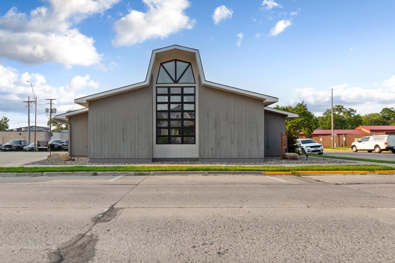 152 E Pearl St, Owatonna, MN 55060