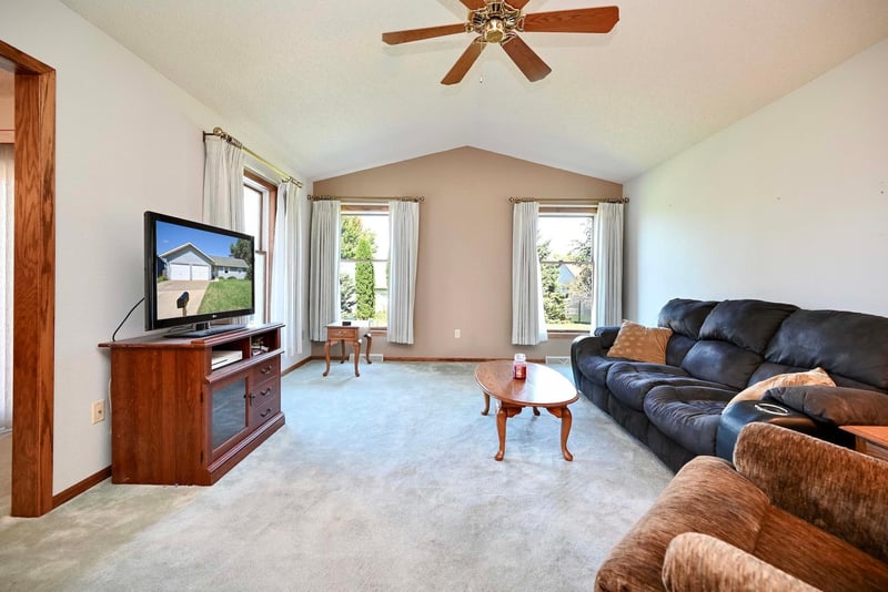30 Tews Ave, Lewiston, MN 55952