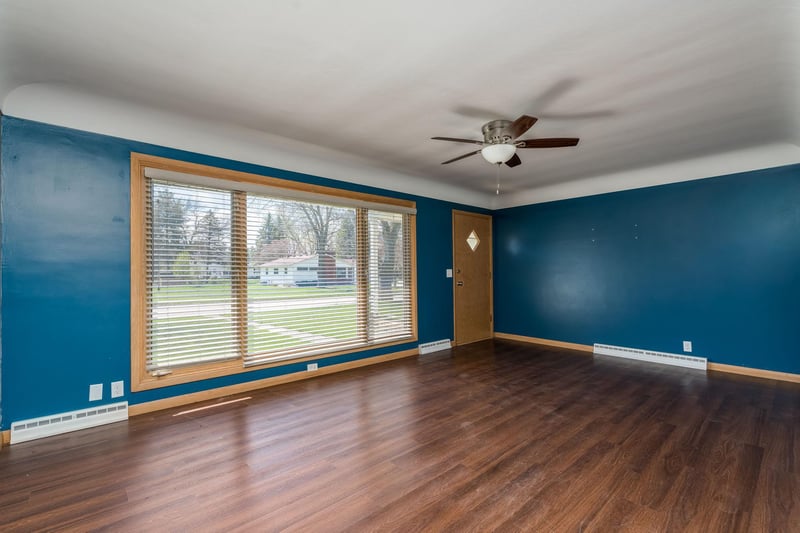 209 Hillcrest Way, Le Sueur, MN 56058