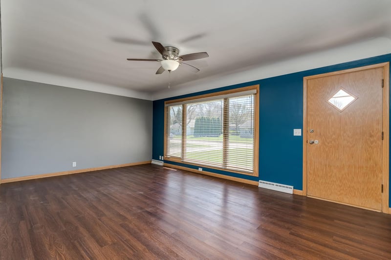 209 Hillcrest Way, Le Sueur, MN 56058