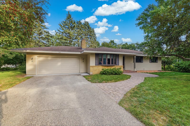 10133 Johnson Cir, Bloomington, MN 55437