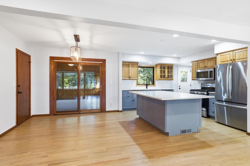10133 Johnson Cir, Bloomington, MN 55437