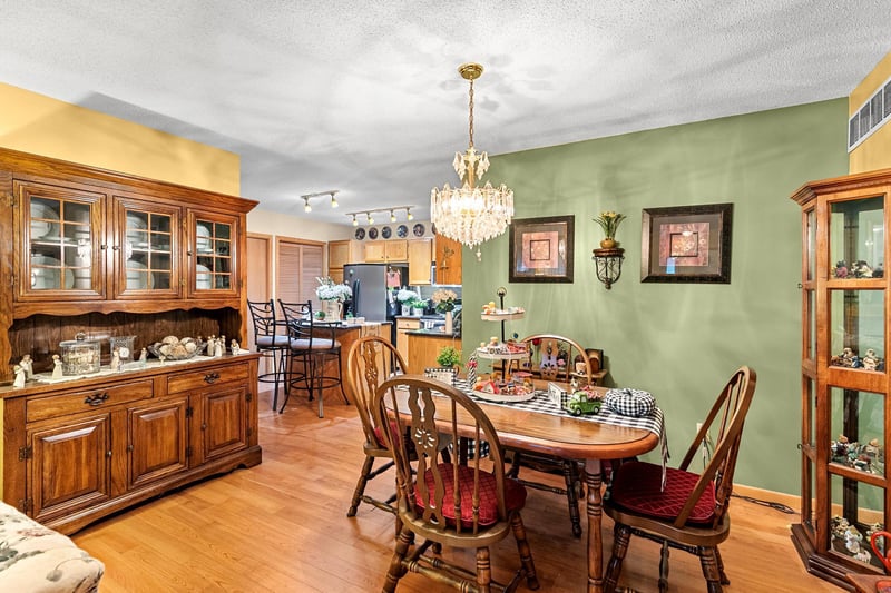 15202 Greenhaven Way, Burnsville, MN 55306