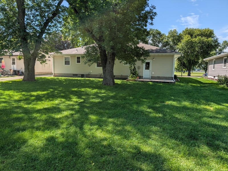 851 4th Ave SE, Wells, MN 56097