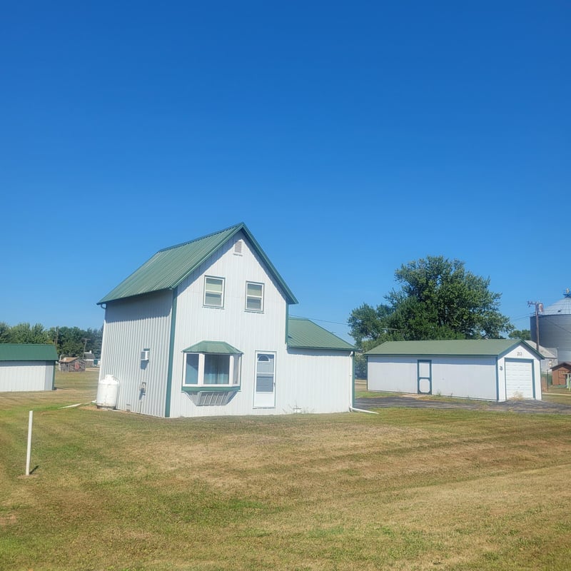 213 4th St SW, Kent, MN 56553