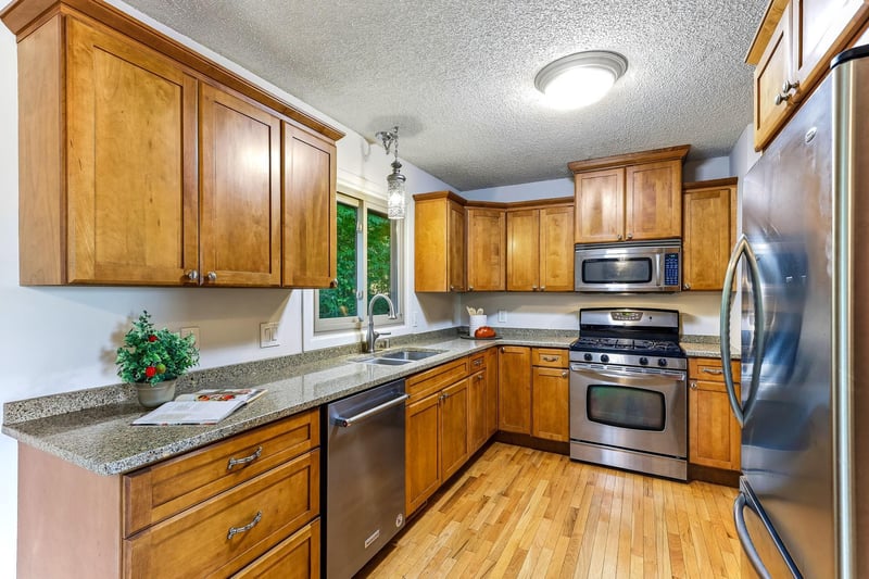 762 Elrene Ct, Eagan, MN 55123