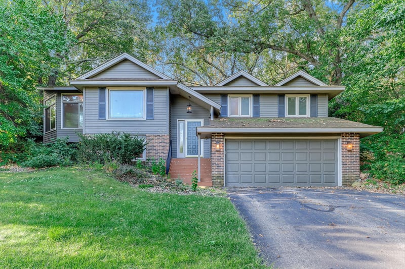 762 Elrene Ct, Eagan, MN 55123