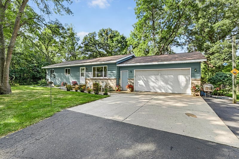 16795 Lake Ave, Paynesville, MN 56362