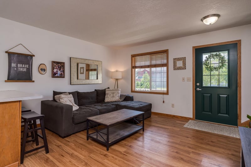144 Savannah Ct, Mankato, MN 56001