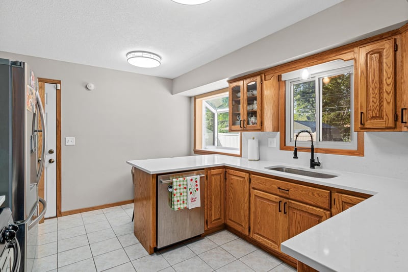 6810 Brookview Dr NE, Fridley, MN 55432