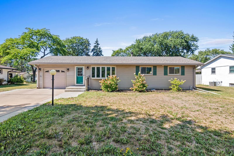 6810 Brookview Dr NE, Fridley, MN 55432
