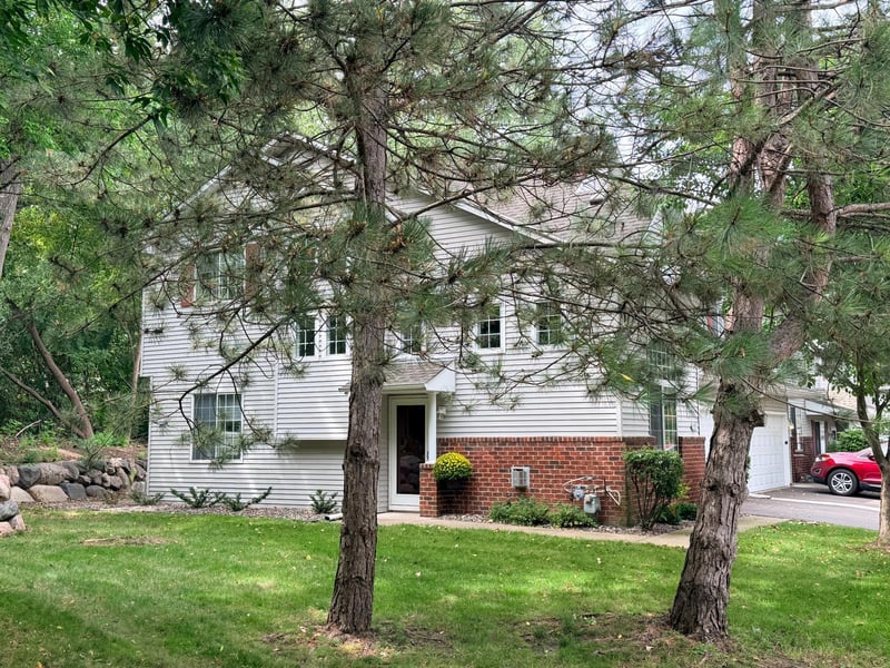 14355 Raymond Ln, Eden Prairie, MN 55347