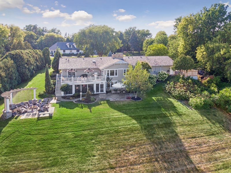 330 Peavey Rd, Wayzata, MN 55391