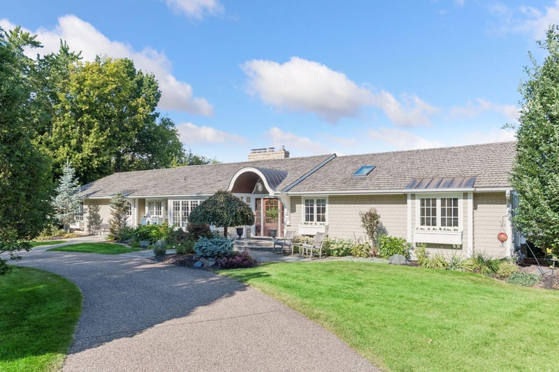 330 Peavey Rd, Wayzata, MN 55391