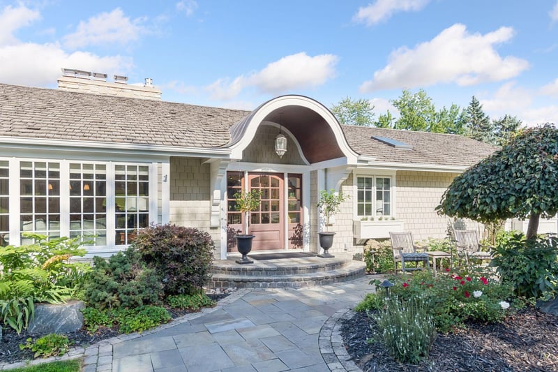 330 Peavey Rd, Wayzata, MN 55391
