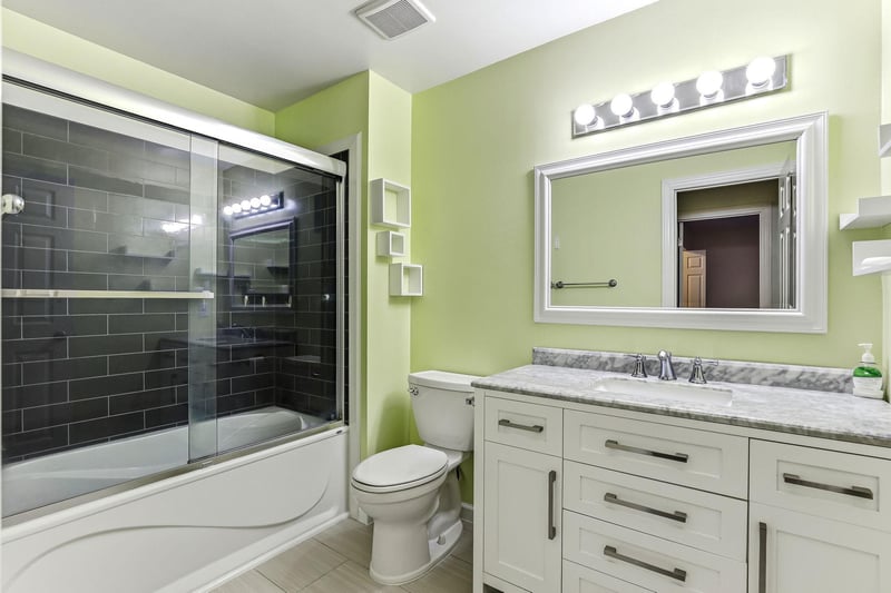 1775 Donegal Dr #2, Woodbury, MN 55125