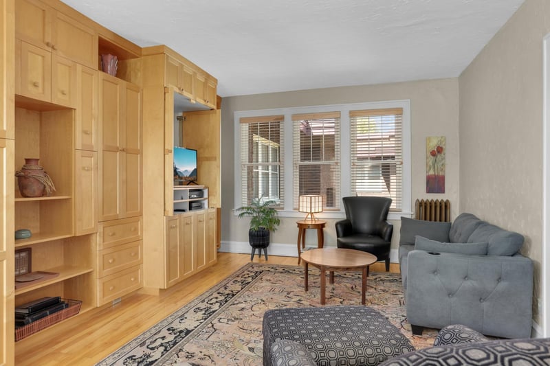 127 Lexington Pw S #6, Saint Paul, MN 55105