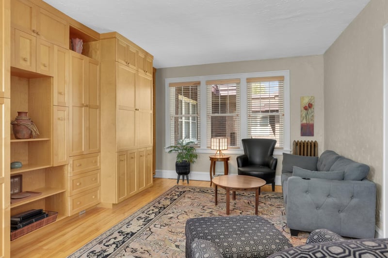 127 Lexington Pw S #6, Saint Paul, MN 55105