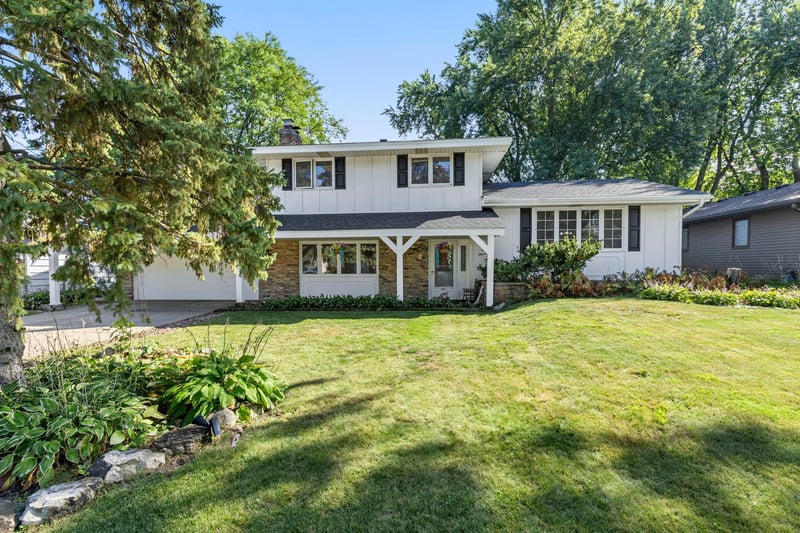1000 Tiller Ln, Shoreview, MN 55126